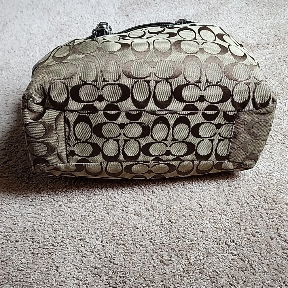 Authentic Vintage Coach bag From 2011 - Picture 2 of 15
